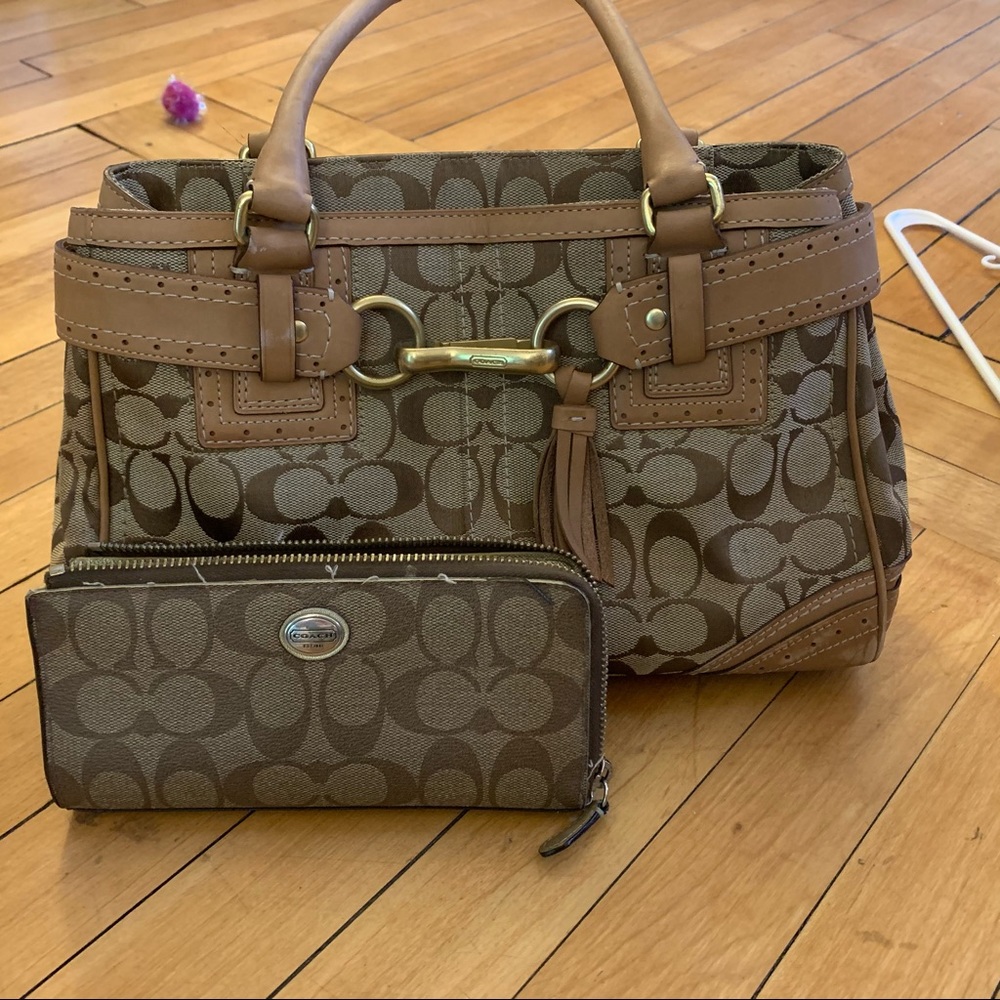 9 purses,6 wallets,6 clutches,all top brands - Picture 15 of 16